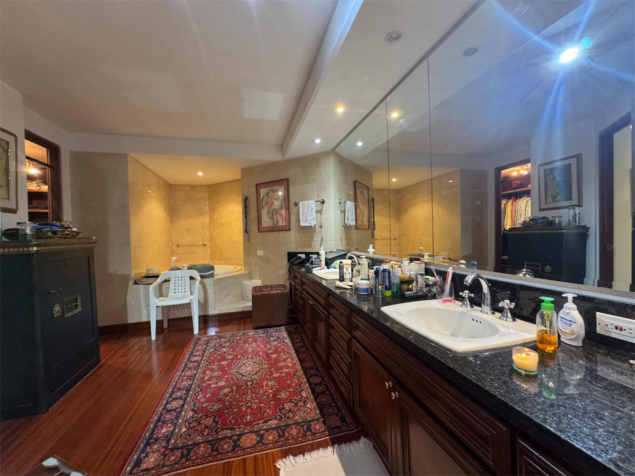 Confortable apartamento de 403.87m2 con terraza y vista a la ciudad, en Chicó Alto