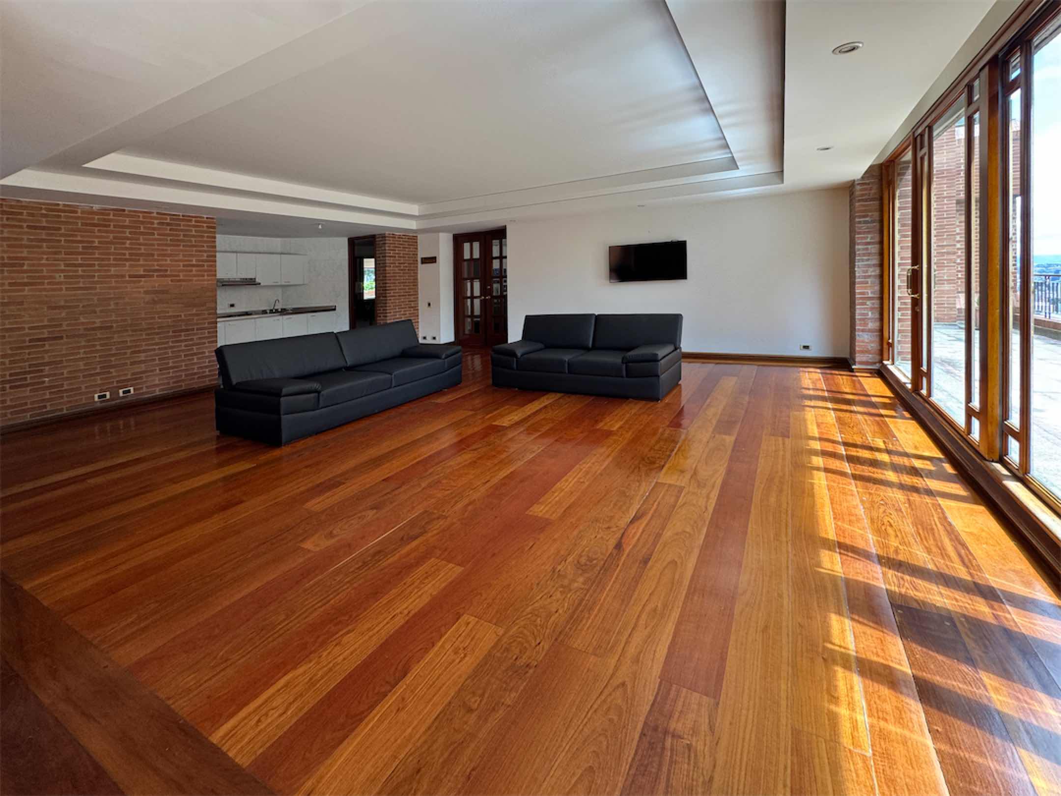 Confortable apartamento de 403.87m2 con terraza y vista a la ciudad, en Chicó Alto