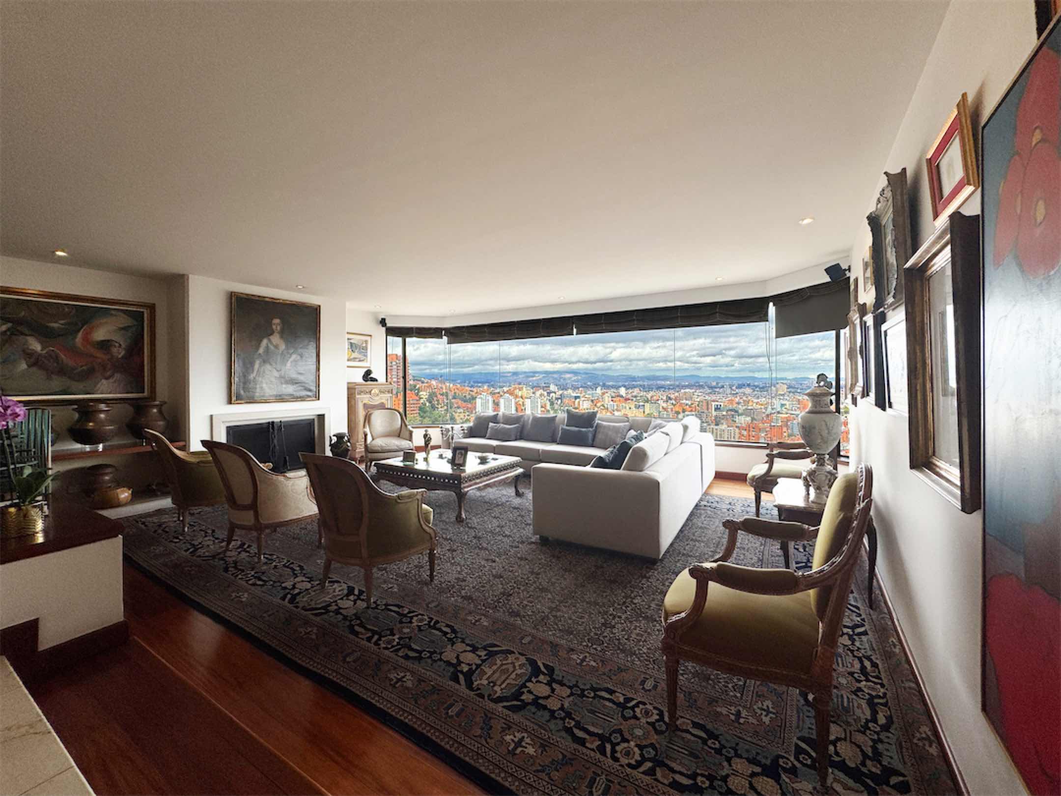 Confortable apartamento de 403.87m2 con terraza y vista a la ciudad, en Chicó Alto