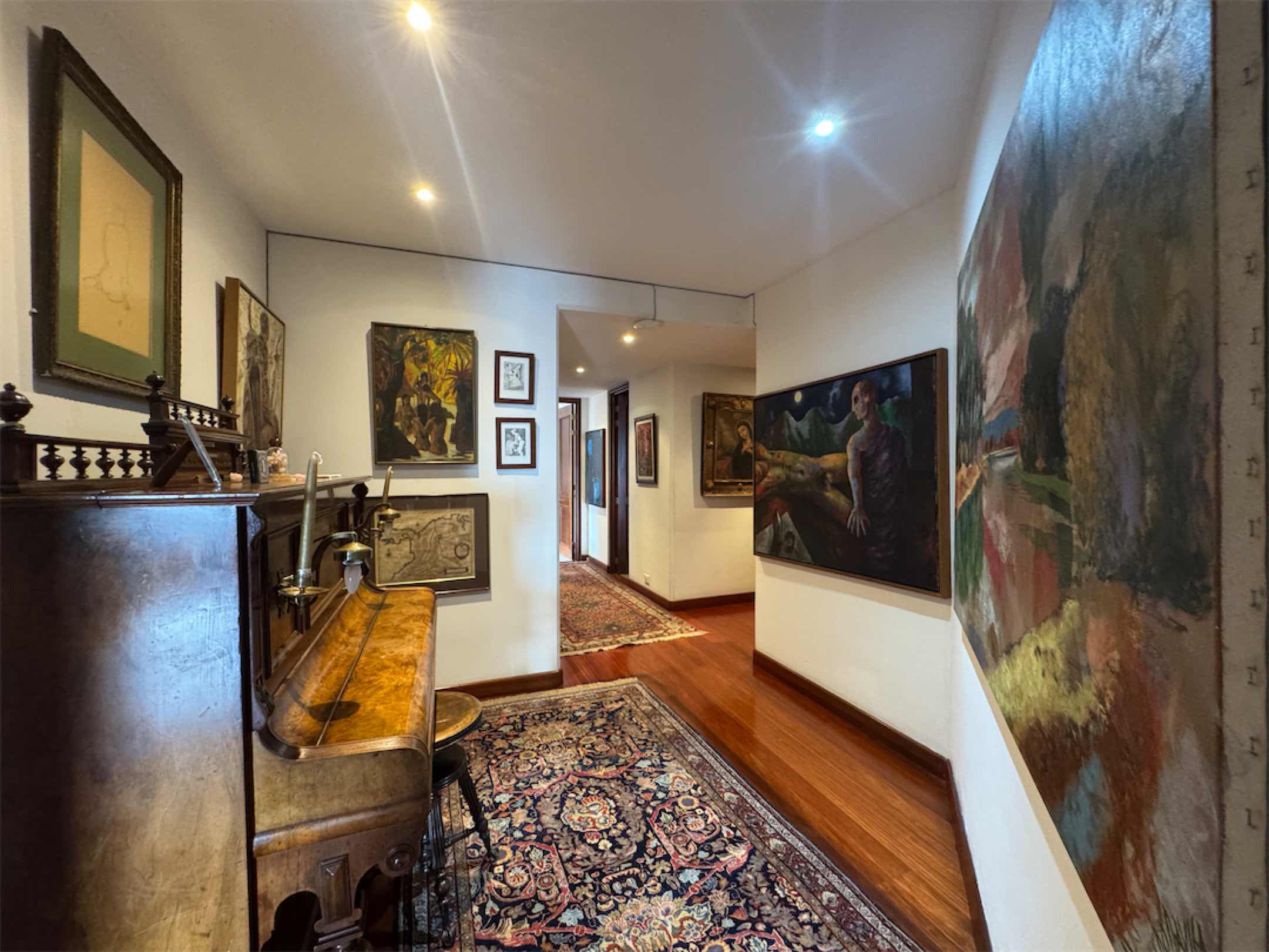Confortable apartamento de 403.87m2 con terraza y vista a la ciudad, en Chicó Alto