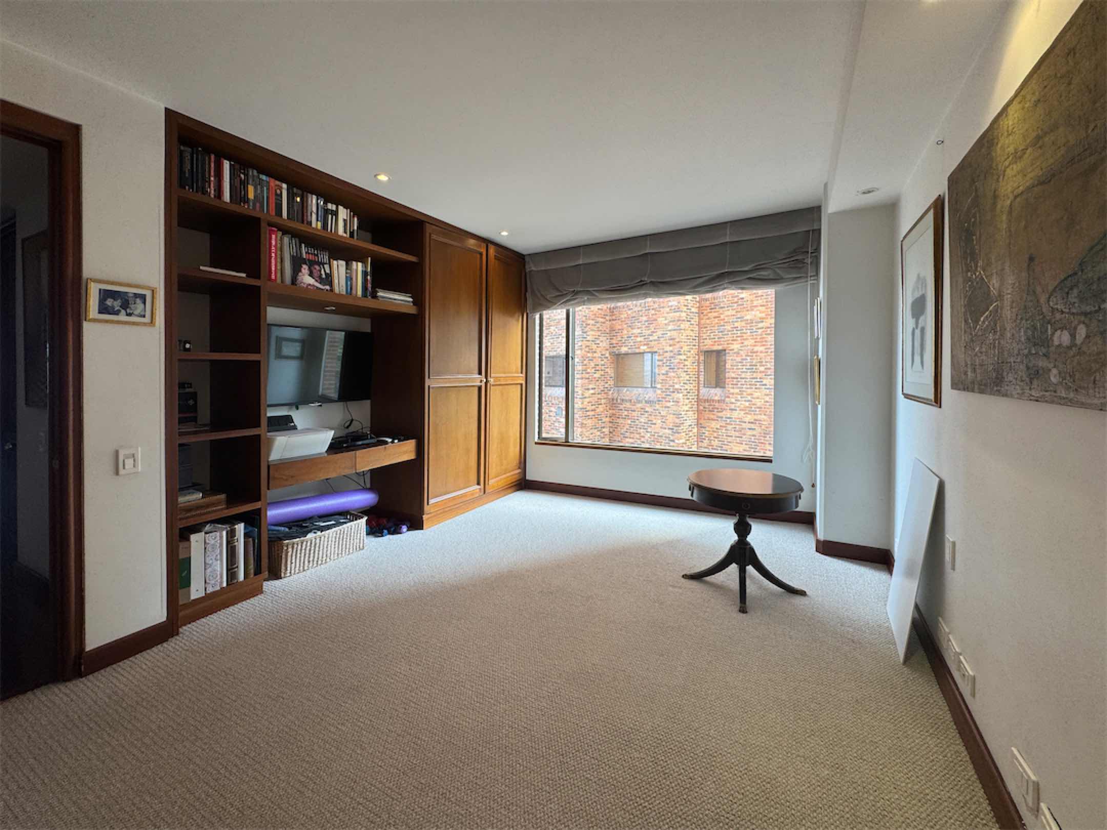 Confortable apartamento de 403.87m2 con terraza y vista a la ciudad, en Chicó Alto