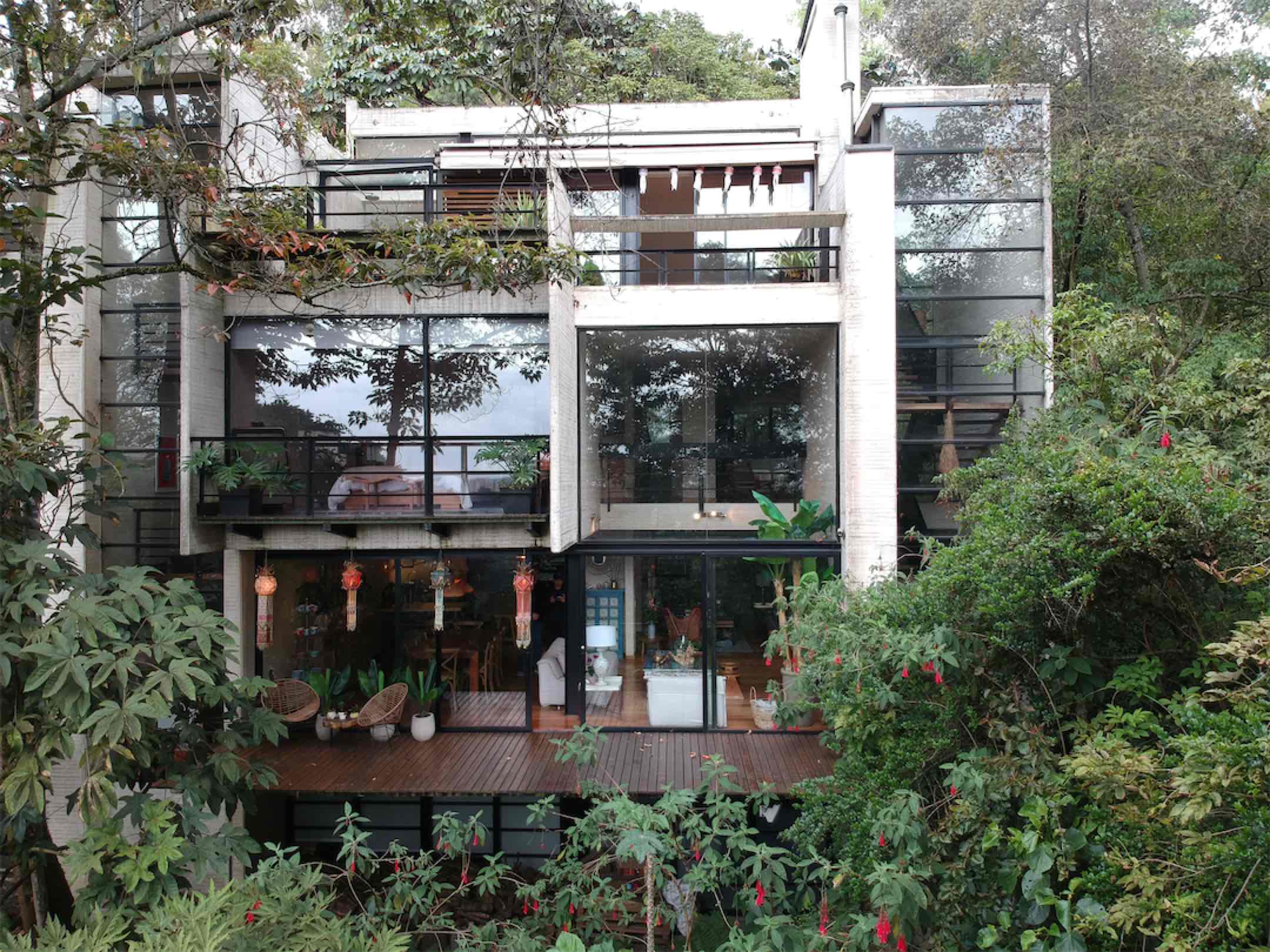 Una obra arquitectónica de 250m2 en medio de la naturaleza. Niquia, Provenza – Bogotá