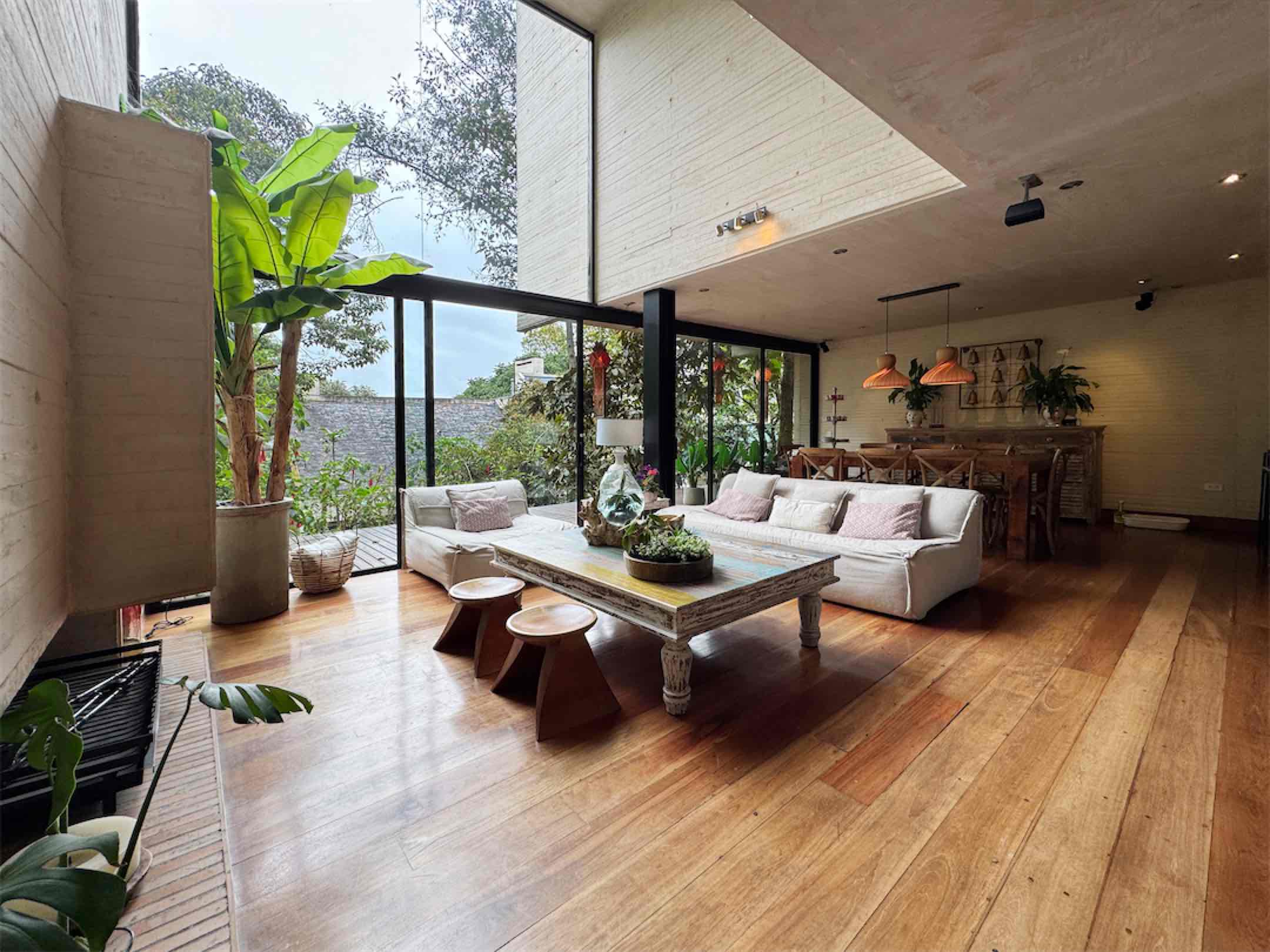 Una obra arquitectónica de 250m2 en medio de la naturaleza. Niquia, Provenza – Bogotá
