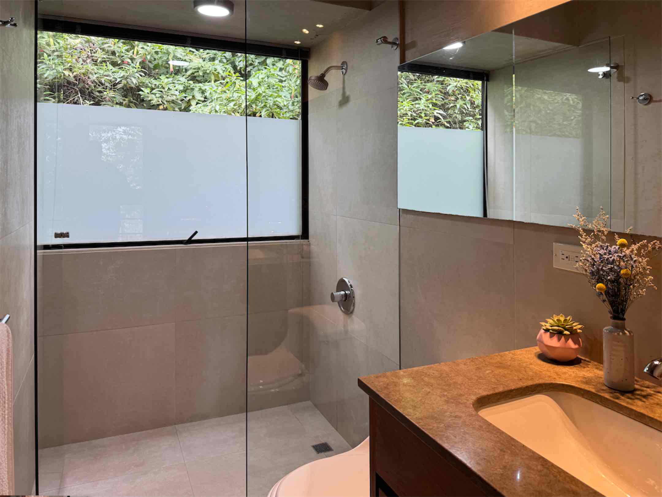 Una obra arquitectónica de 250m2 en medio de la naturaleza. Niquia, Provenza – Bogotá