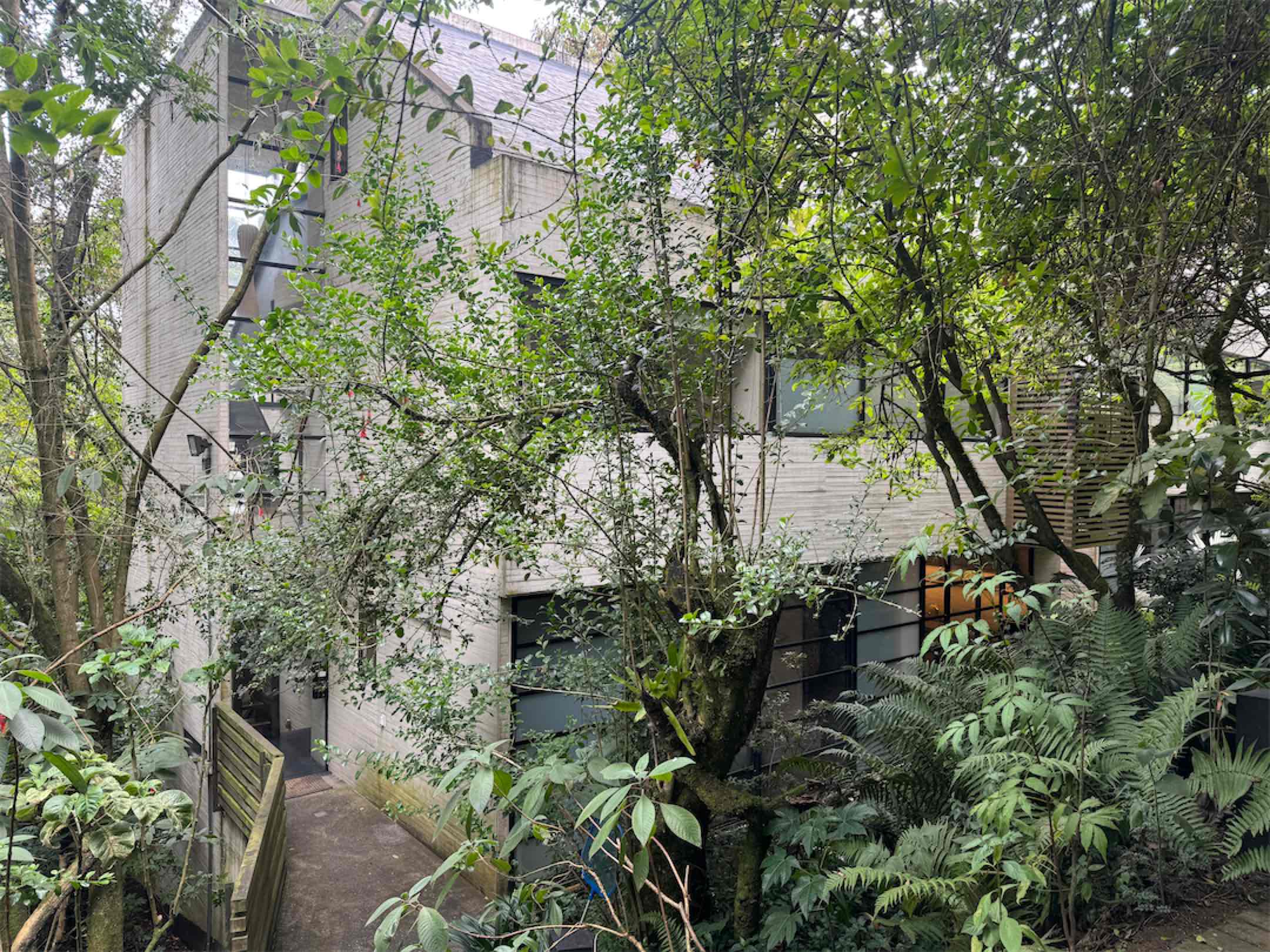 Una obra arquitectónica de 250m2 en medio de la naturaleza. Niquia, Provenza – Bogotá