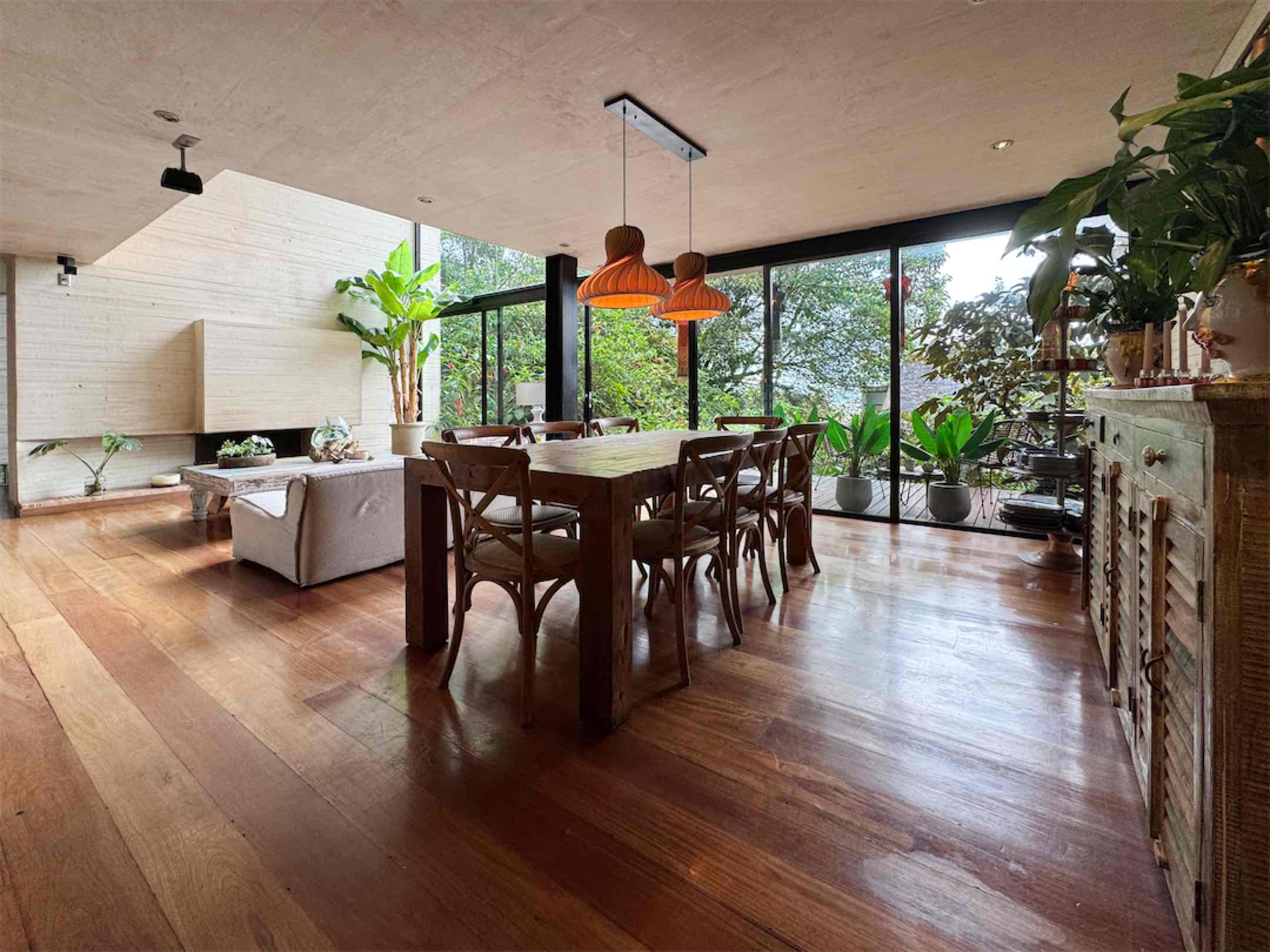 Una obra arquitectónica de 250m2 en medio de la naturaleza. Niquia, Provenza – Bogotá