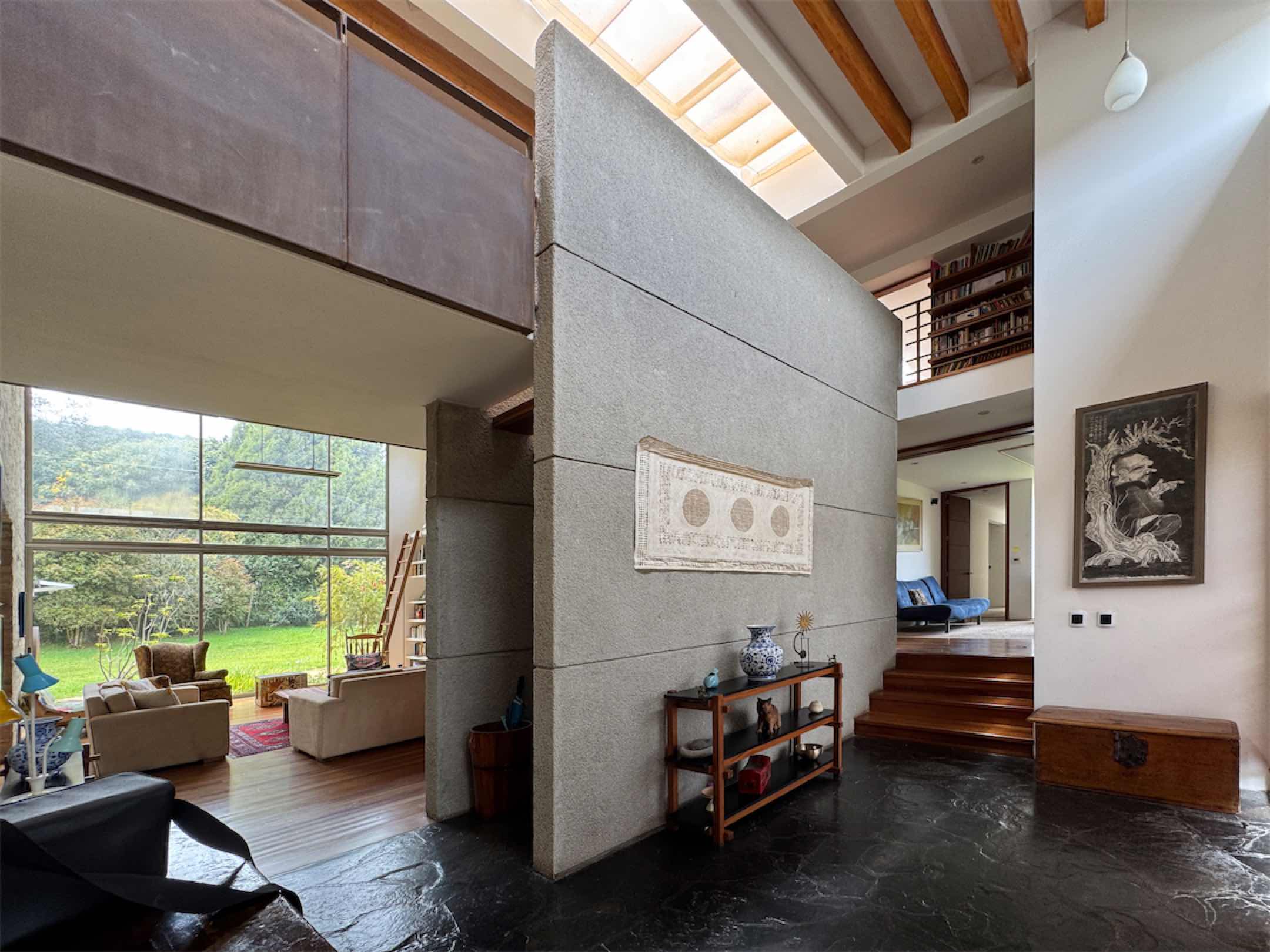 Linda obra arquitectónica Rafael Ibarra de 354 m2 en Parque Residencial Teusacá, La Calera