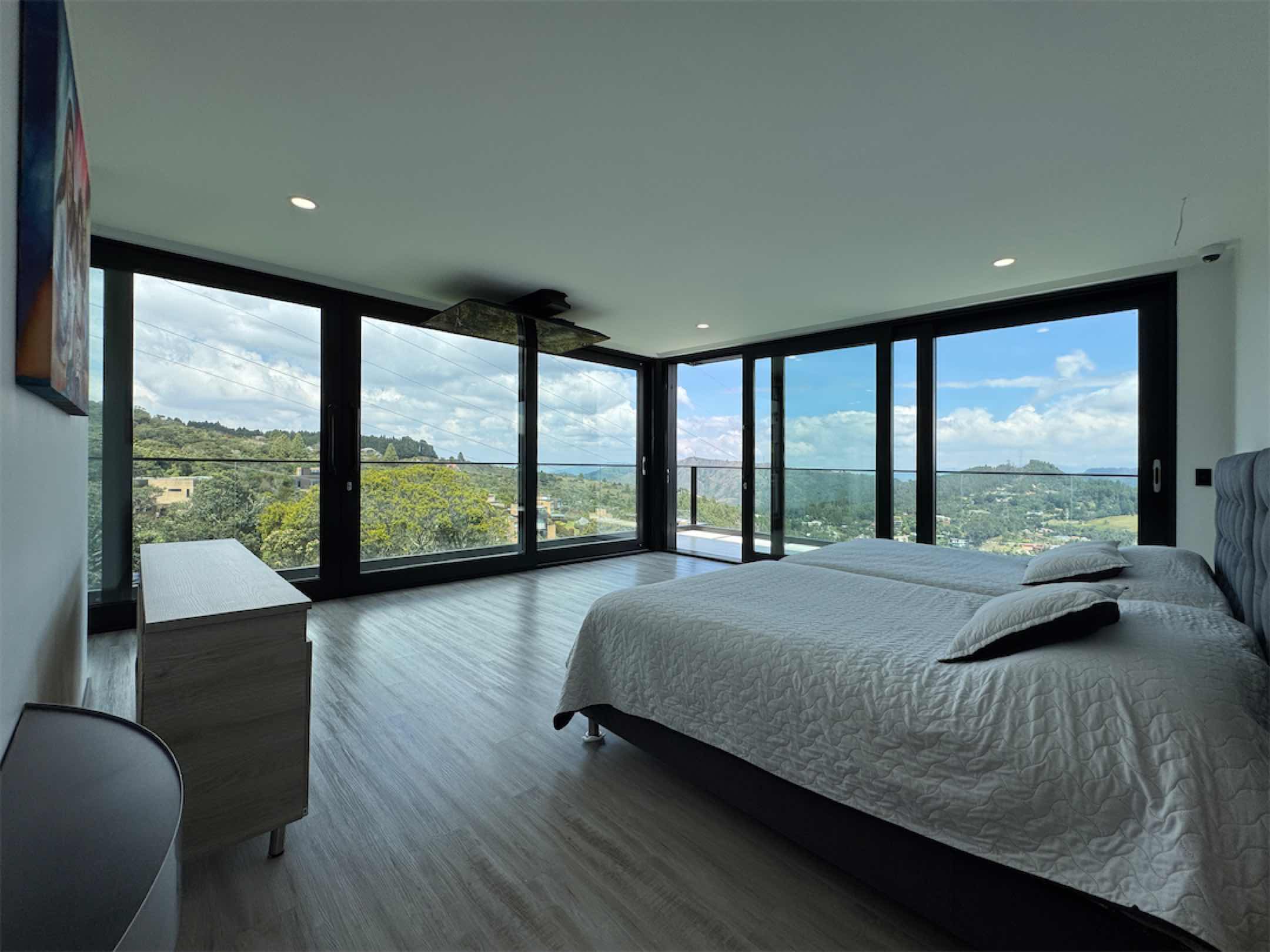 Singular obra contemporánea de Salgado Arquitectos. Bosques del Encenillo, La Calera – Cund.