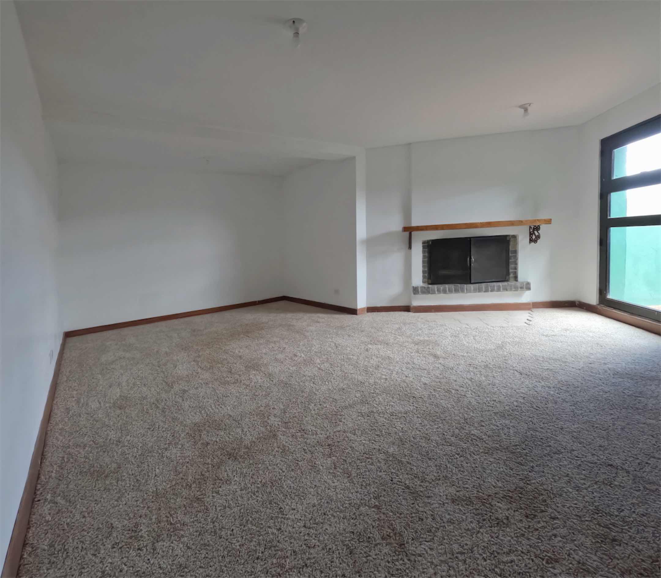 231m2 PARA REMODELAR. Con diseño Multidimensional y balcón panorámico, en Bosques de La Calera