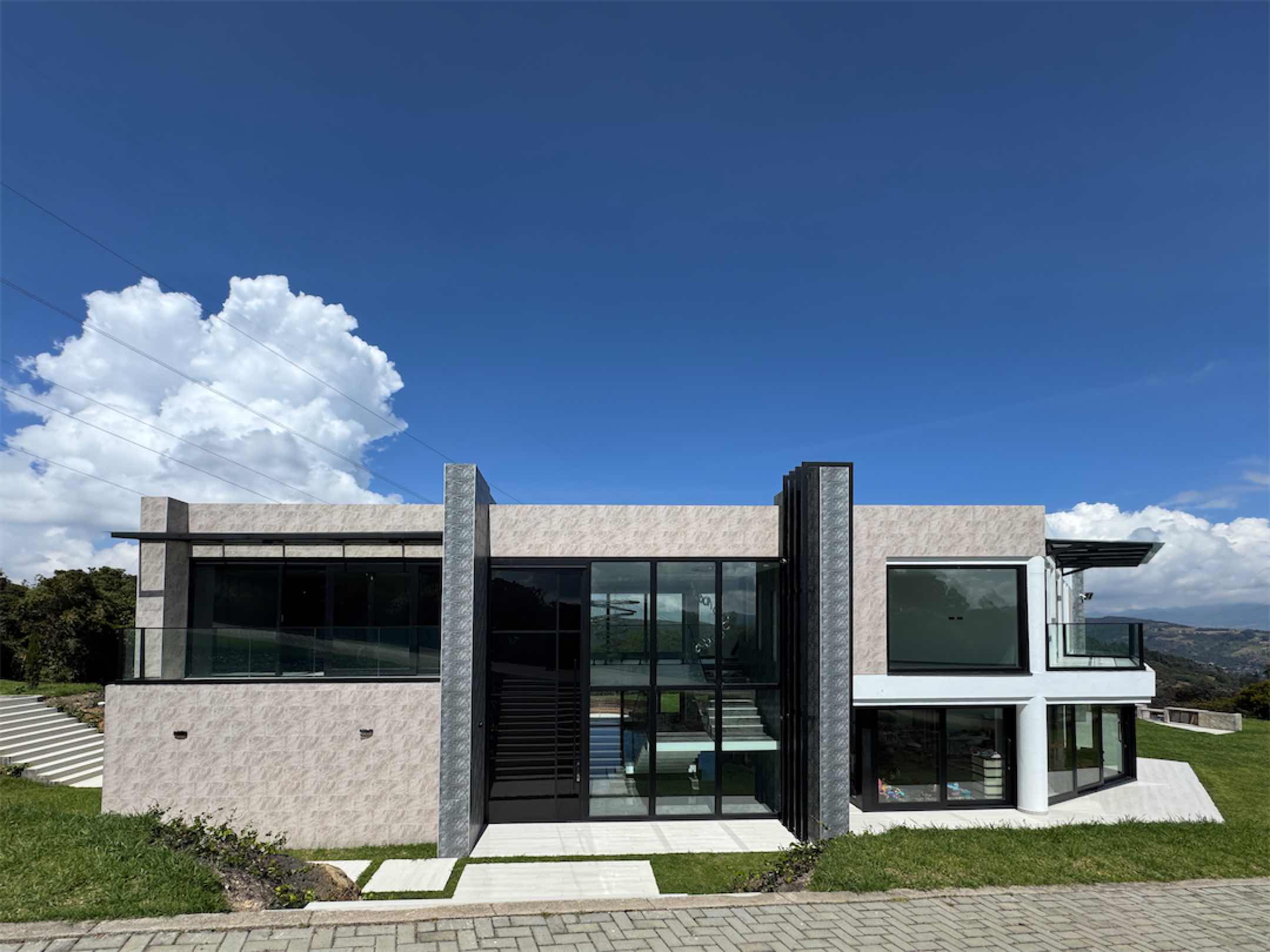 Singular obra contemporánea de Salgado Arquitectos. Bosques del Encenillo, La Calera – Cund.