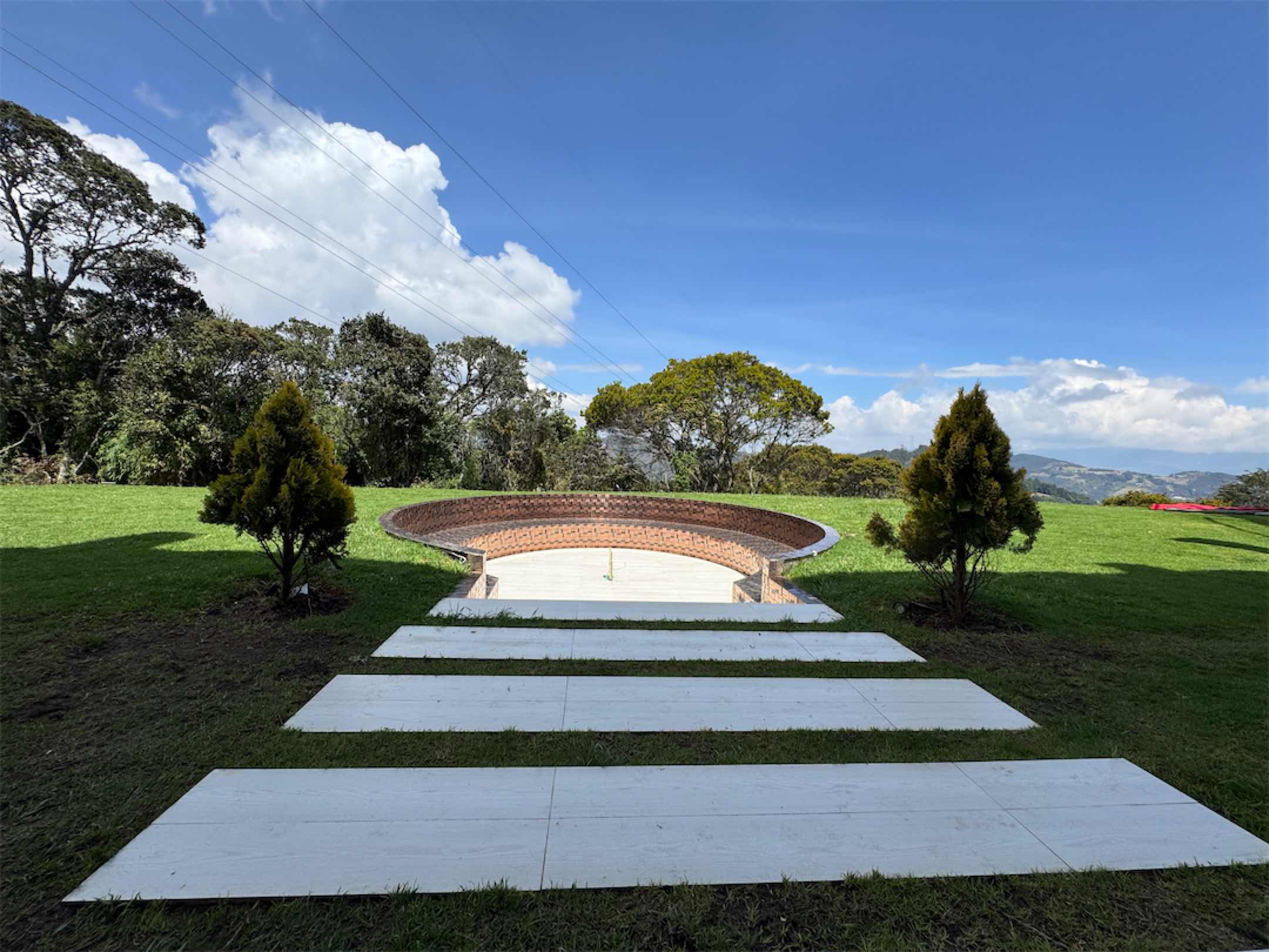 Singular obra contemporánea de Salgado Arquitectos. Bosques del Encenillo, La Calera – Cund.