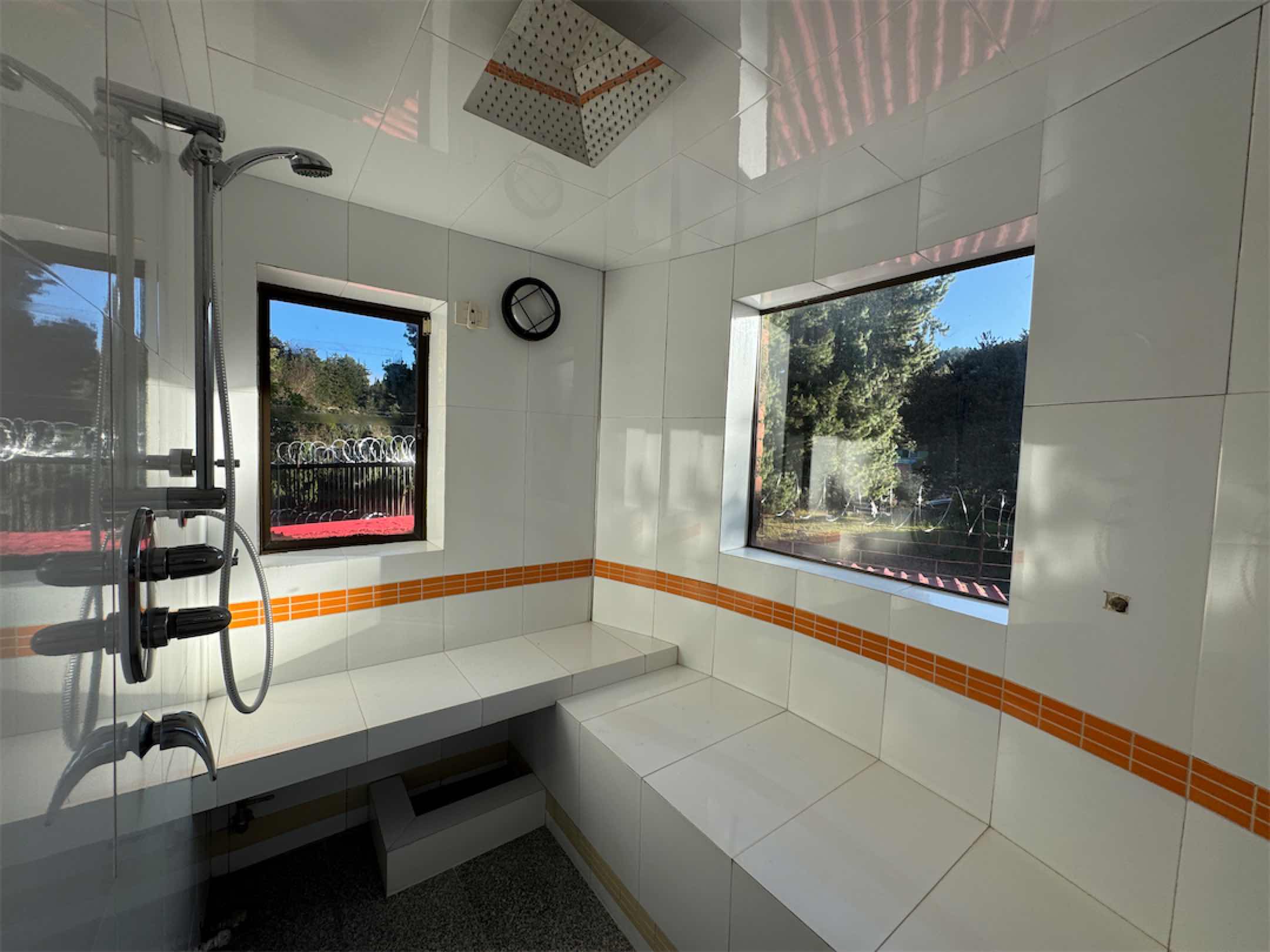 Linda casa campestre de 428m2 con diseño arquitectónico en Rodamonte, vía a La Calera