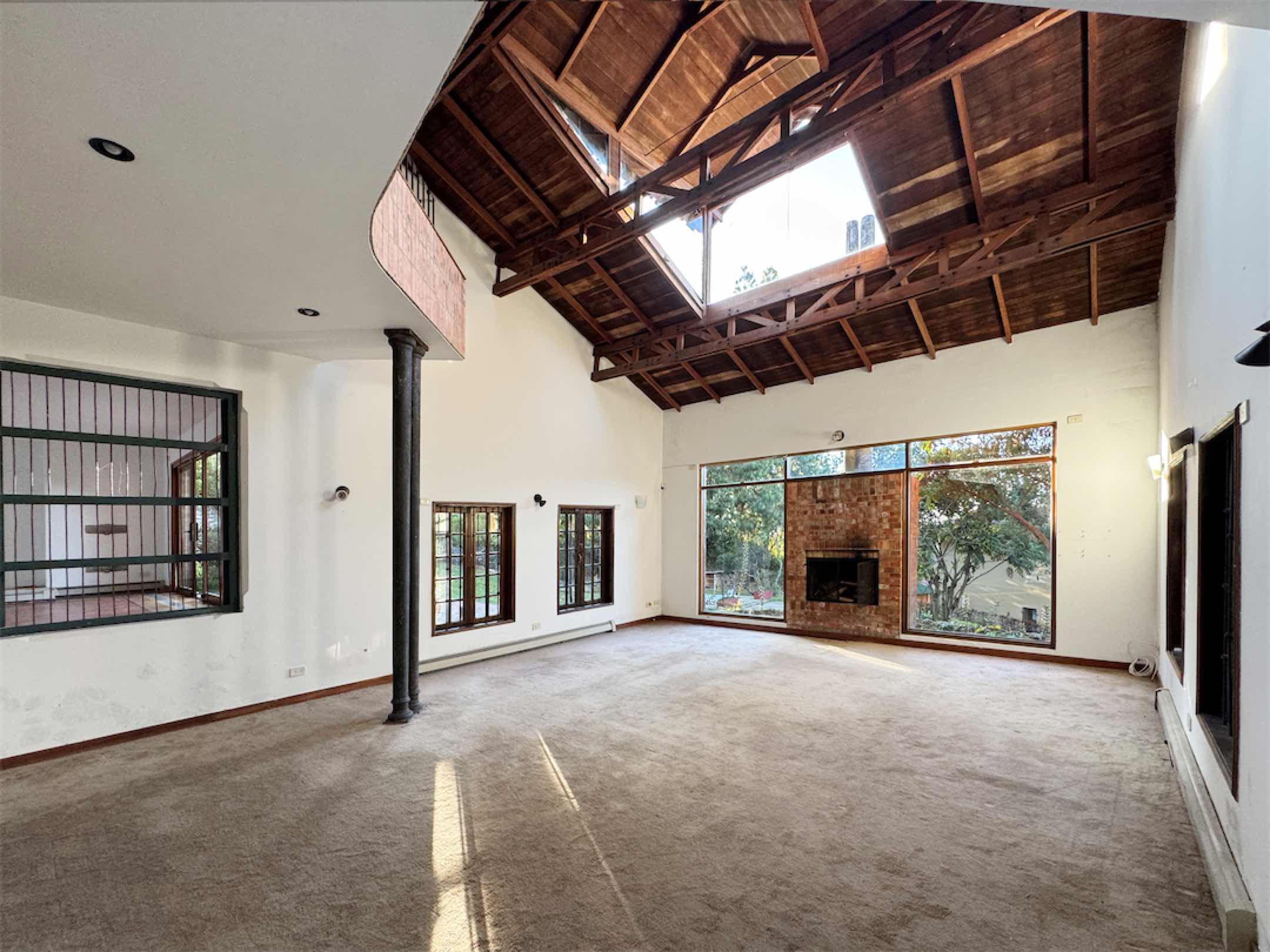 Linda casa campestre de 428m2 con diseño arquitectónico en Rodamonte, vía a La Calera