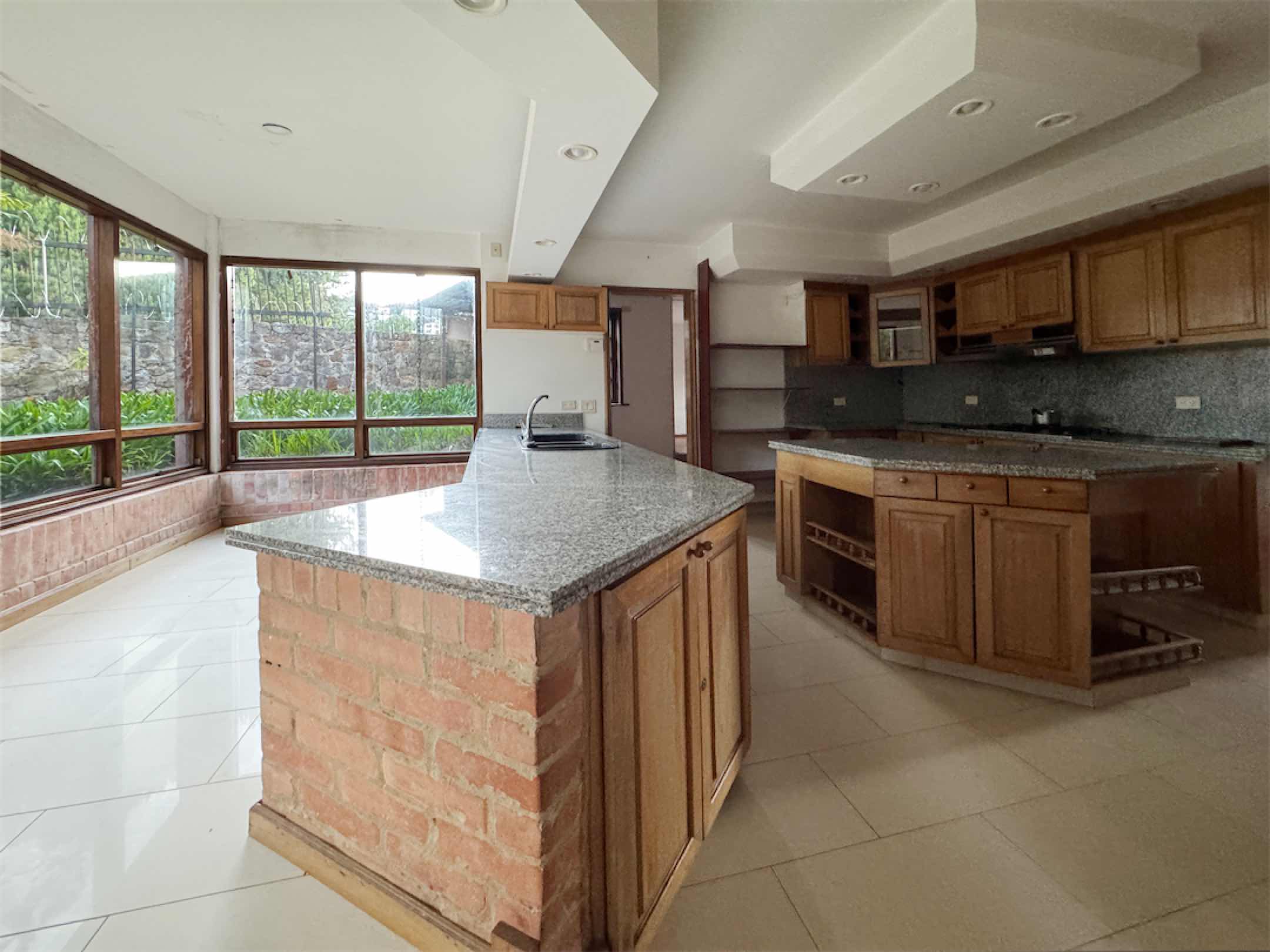 Linda casa campestre de 428m2 con diseño arquitectónico en Rodamonte, vía a La Calera