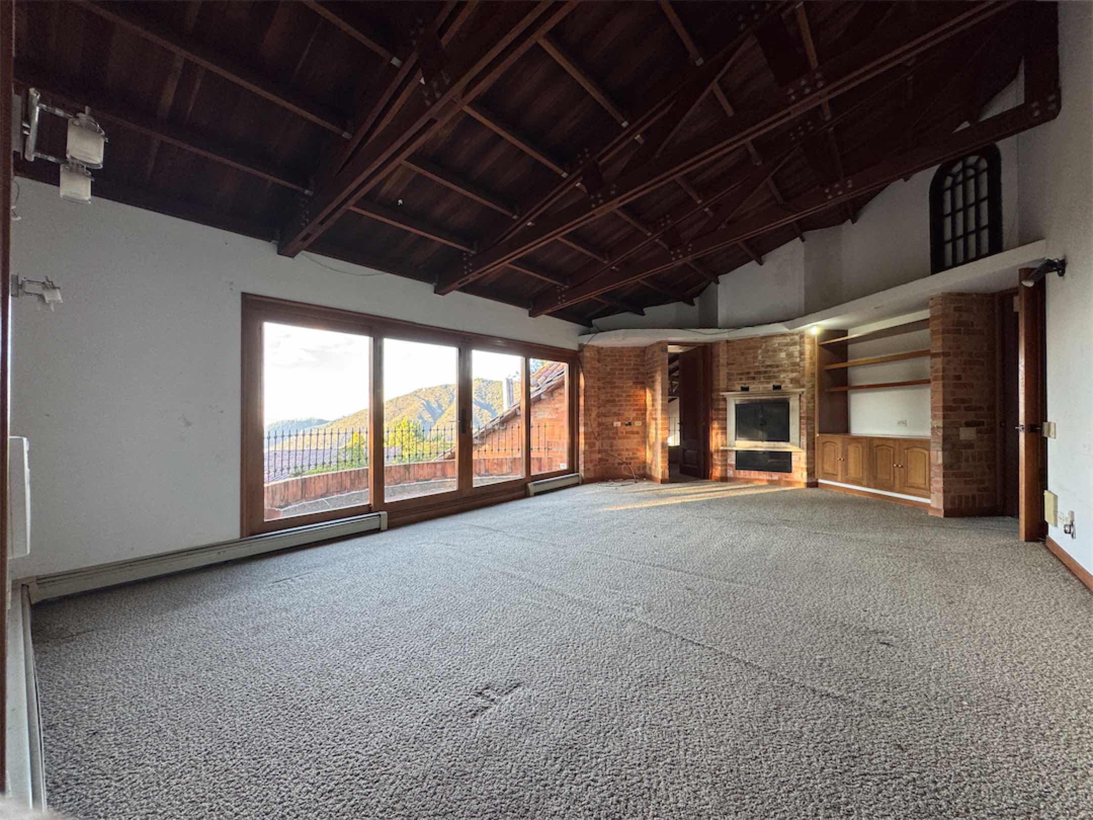 Linda casa campestre de 428m2 con diseño arquitectónico en Rodamonte, vía a La Calera