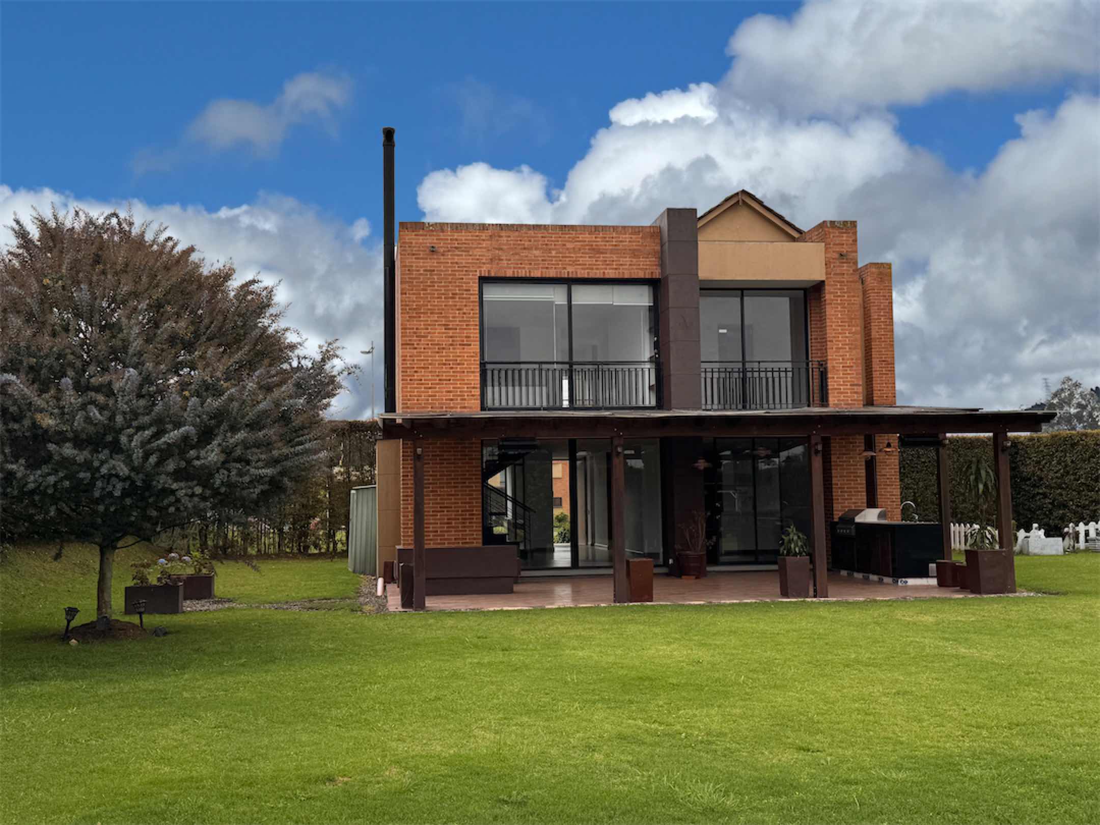 La casa modelo de Refugio del Valle. Diseñada para enamorar desde el primer día. La Calera – Sopó