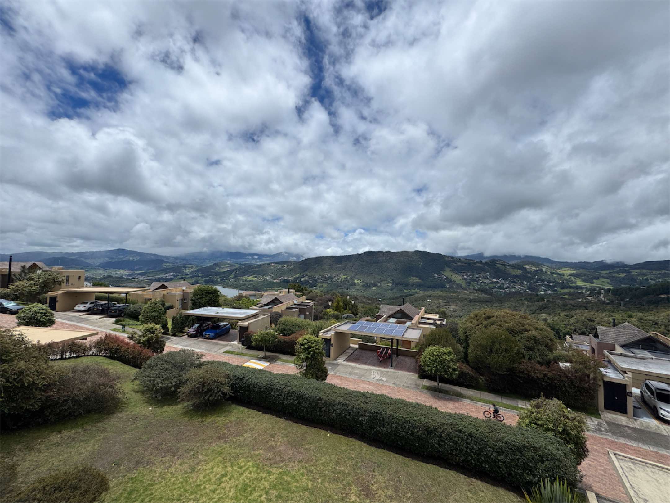 La tranquilidad que tu familia merece, a solo minutos de Bogotá. Conjunto cerrado Arboretto.