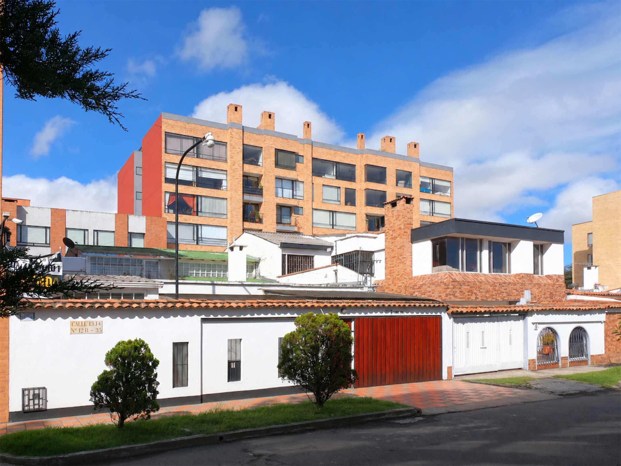 360 m² remodelados para vivir y/o trabajar desde casa, con 4 habitaciones – Antiguo Country