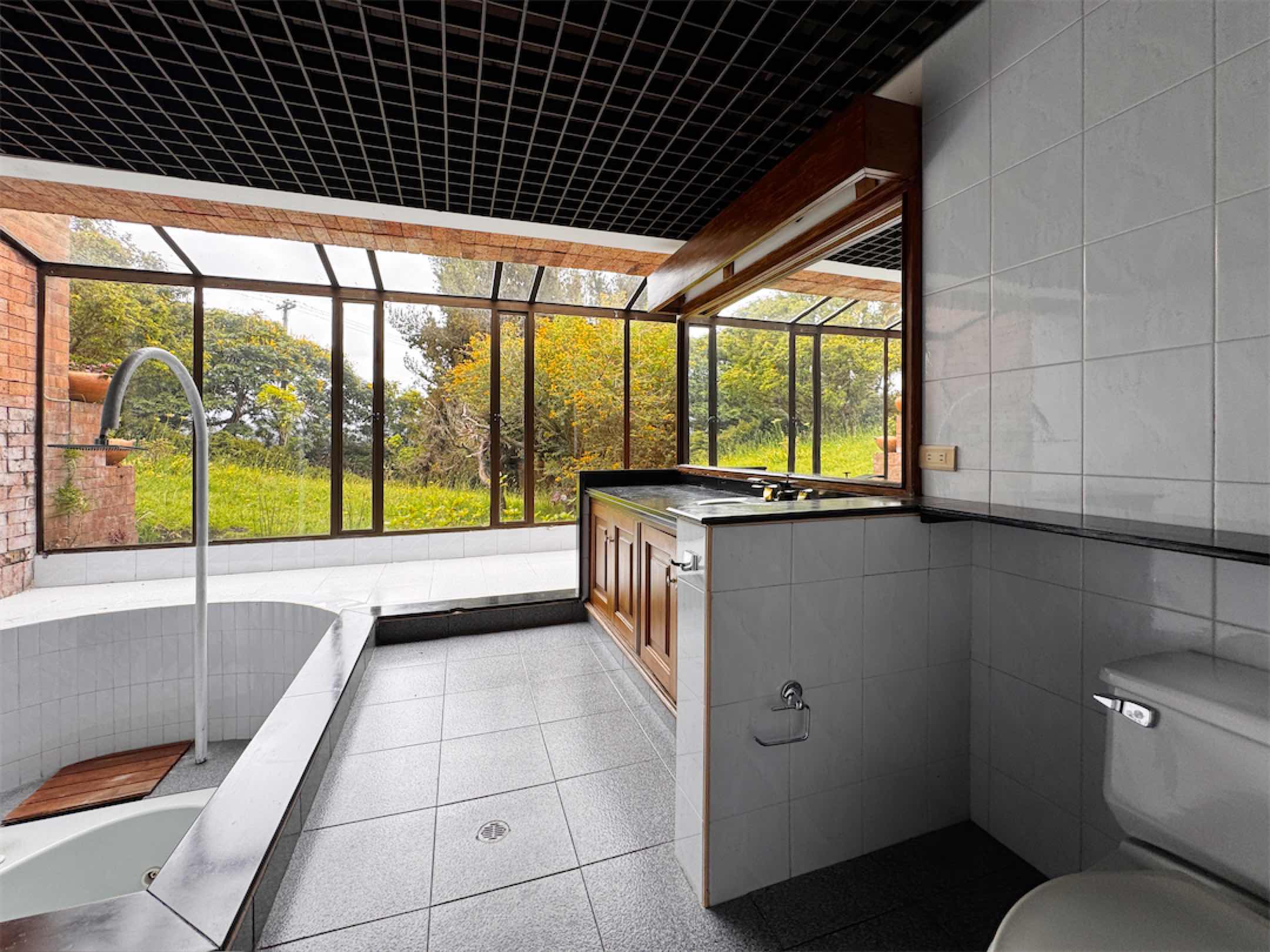 Linda casa con excelente potencial para remodelar / Bosques de La Calera – Cund.