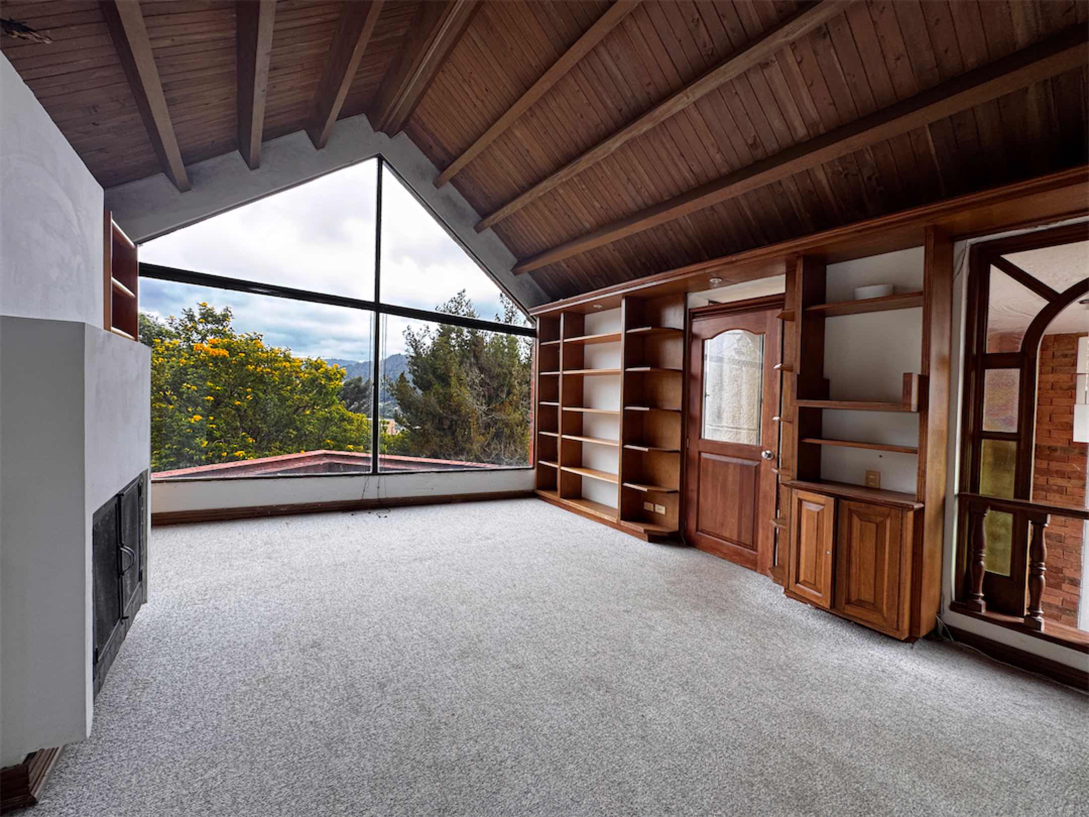 Linda casa con excelente potencial para remodelar / Bosques de La Calera – Cund.