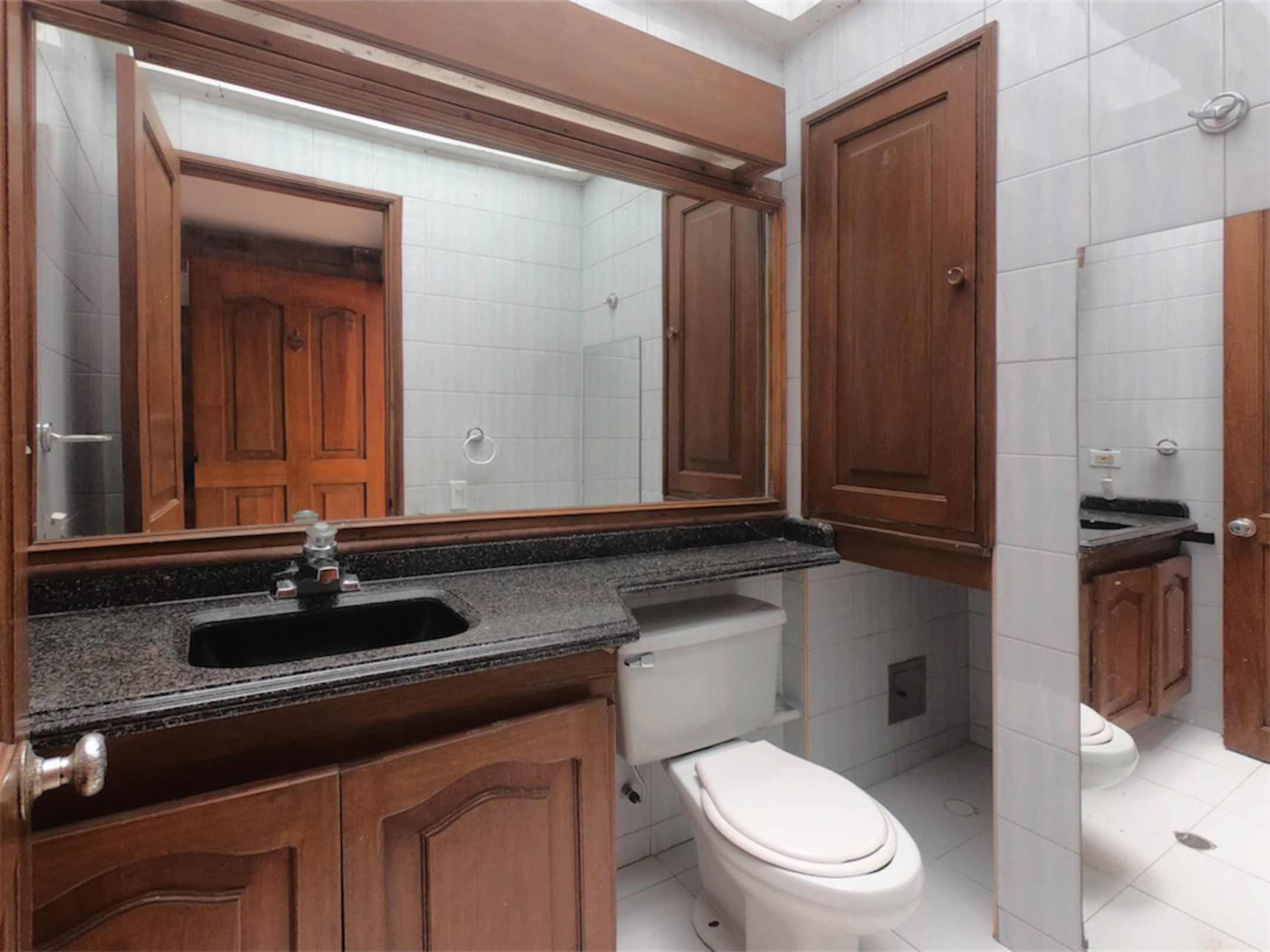 Linda casa con excelente potencial para remodelar / Bosques de La Calera – Cund.