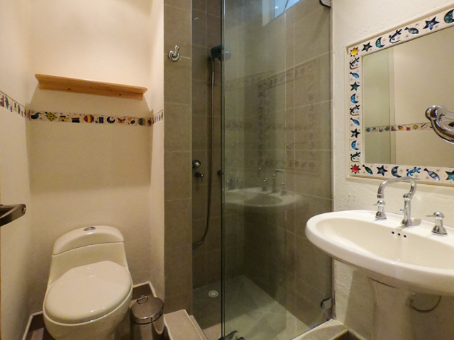 360 m² remodelados para vivir y/o trabajar desde casa, con 4 habitaciones – Antiguo Country