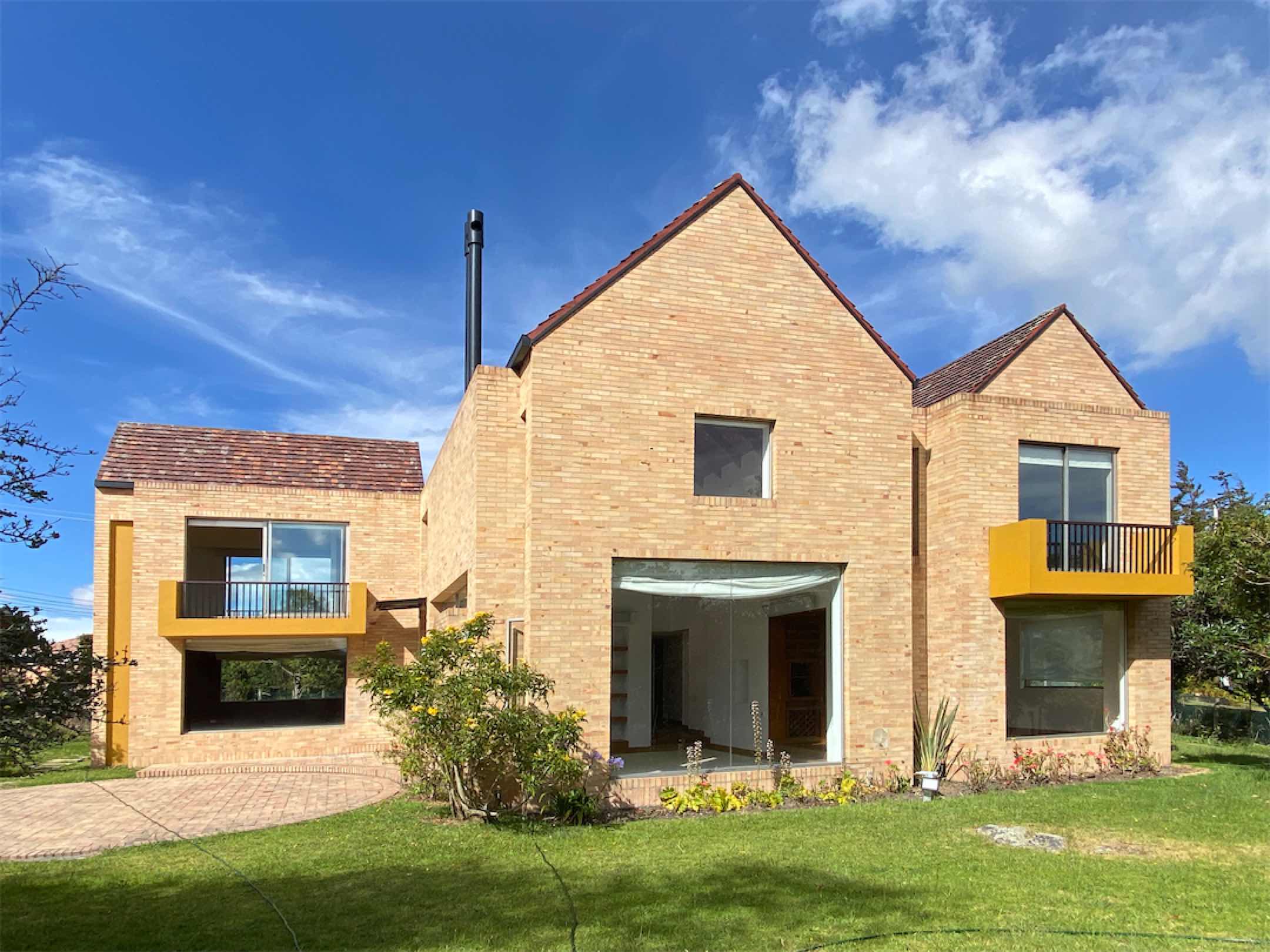 13 Fachada 15 copia Una de las casas más lindas de Sikasue, diseñada por arquitectos para sentirse como hogar
