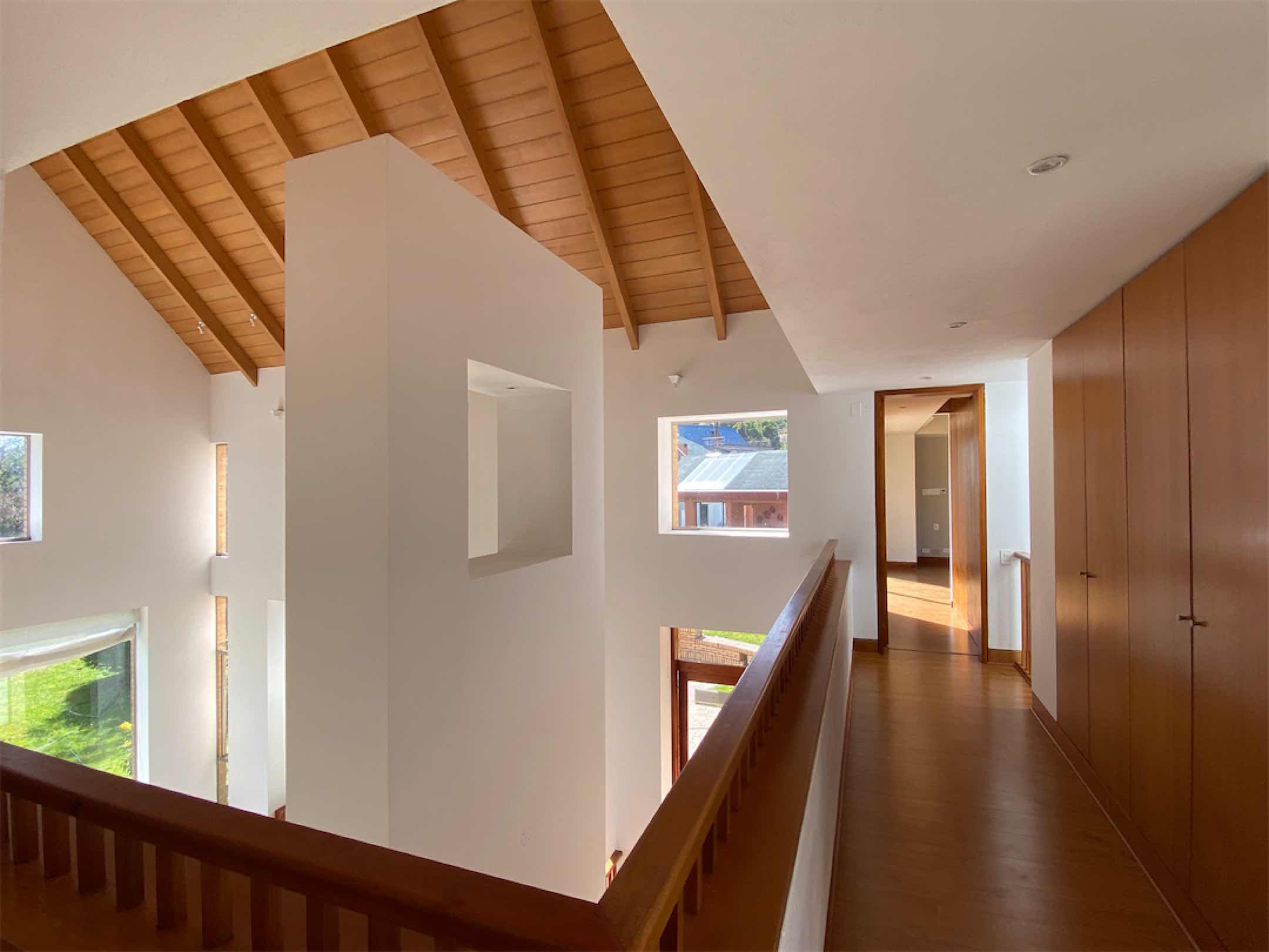 9 Hall Una de las casas más lindas de Sikasue, diseñada por arquitectos para sentirse como hogar